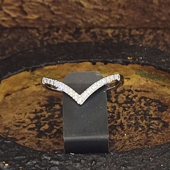 Women's Minimalist Dainty Chevron Promise Ring - Picture 5 of 6